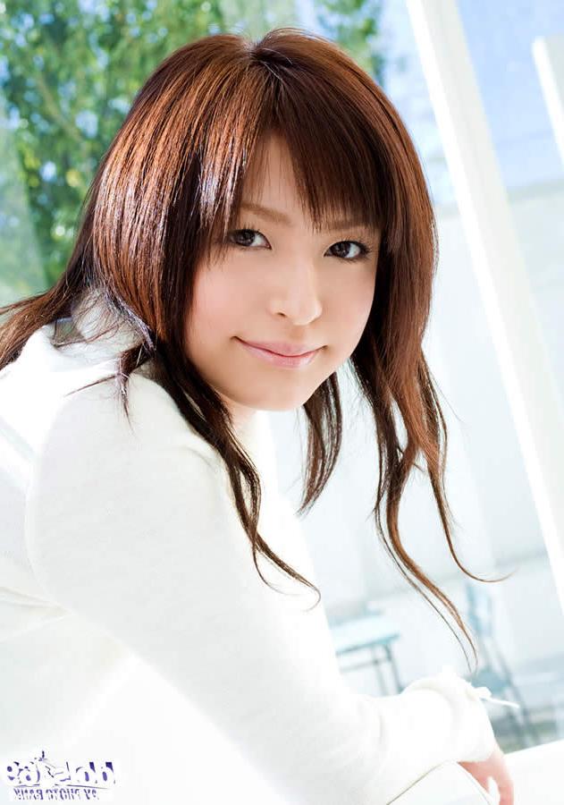 15P Cute japanese model wearing a short miniskirt