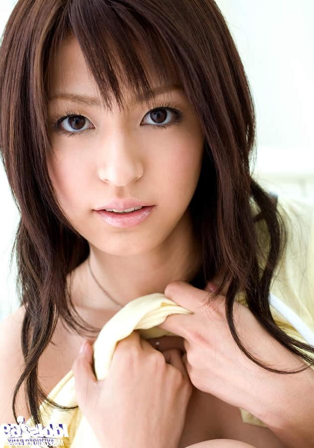15P Cute japanese girl with a gorgeous body