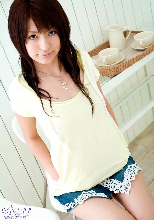 15P Cute japanese girl with a gorgeous body