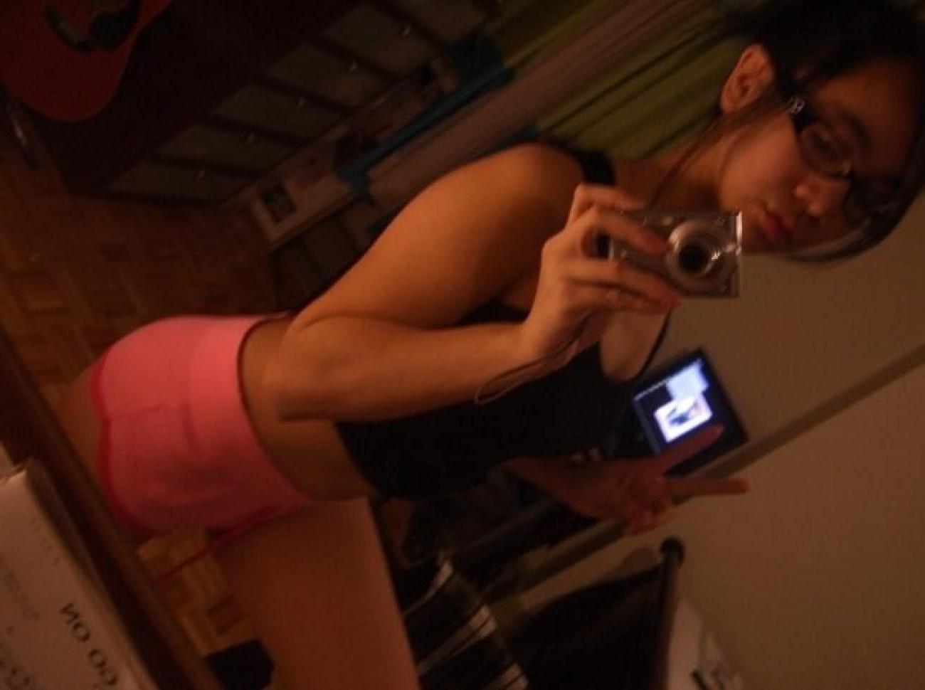15P Mega oozing hot and delicious Asian girls posing naked
