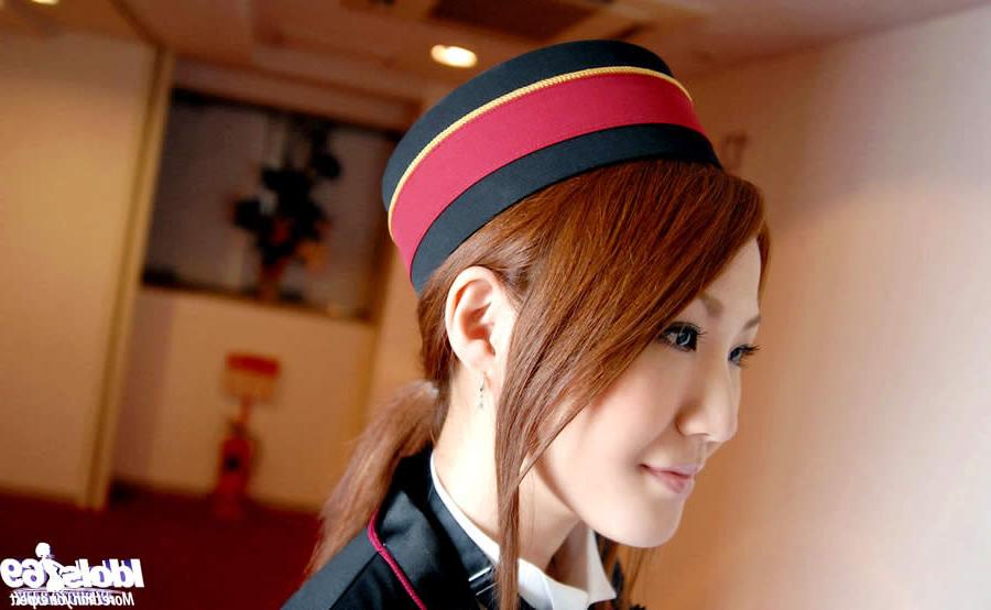 15P Beautiful japanese bellhop getting naked
