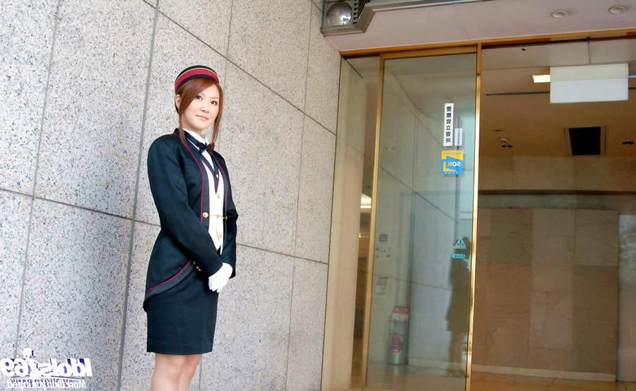 15P Beautiful japanese bellhop getting naked