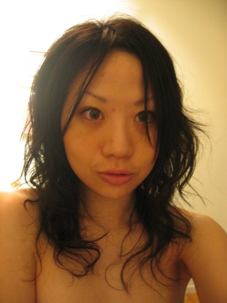 15P Hot Asian girlfriend with cute ass shows tan lines