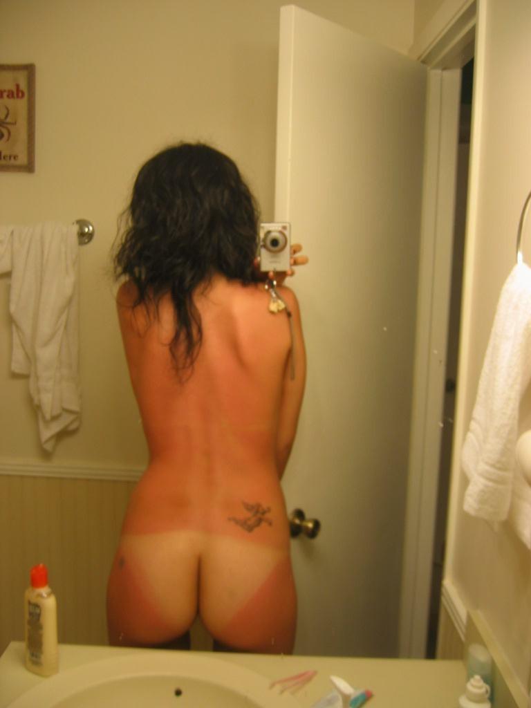 15P Hot Asian girlfriend with cute ass shows tan lines