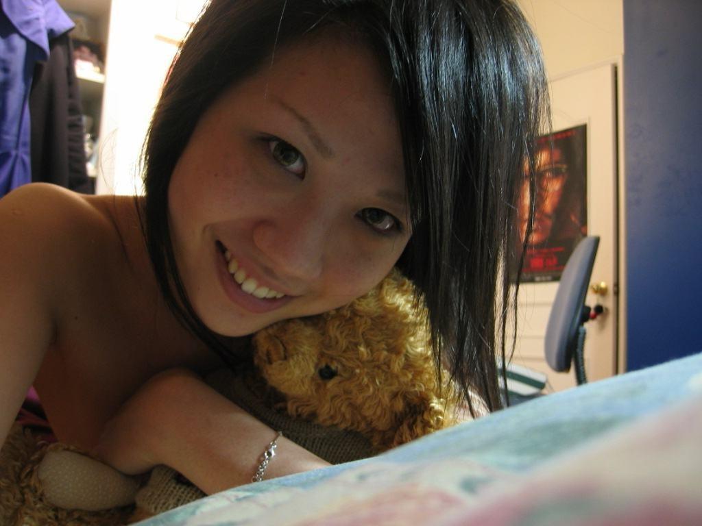 15P Hot Asian girlfriend with cute ass shows tan lines