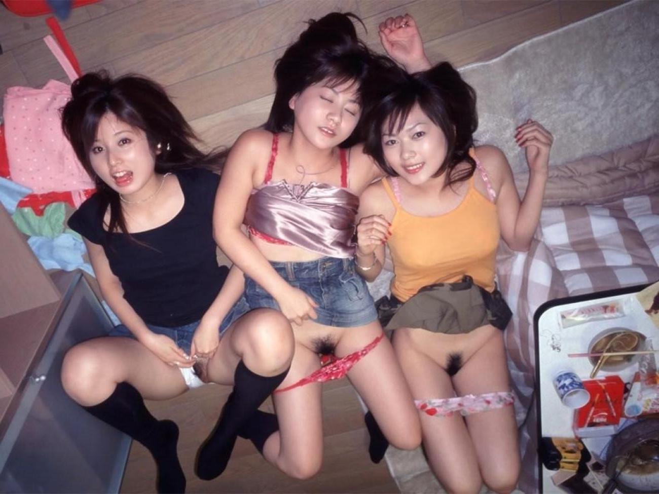 16P Mega oozing hot and delicious Asian girls posing naked