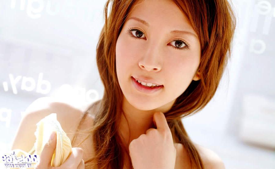 15P Japanese babe with a sexy little body