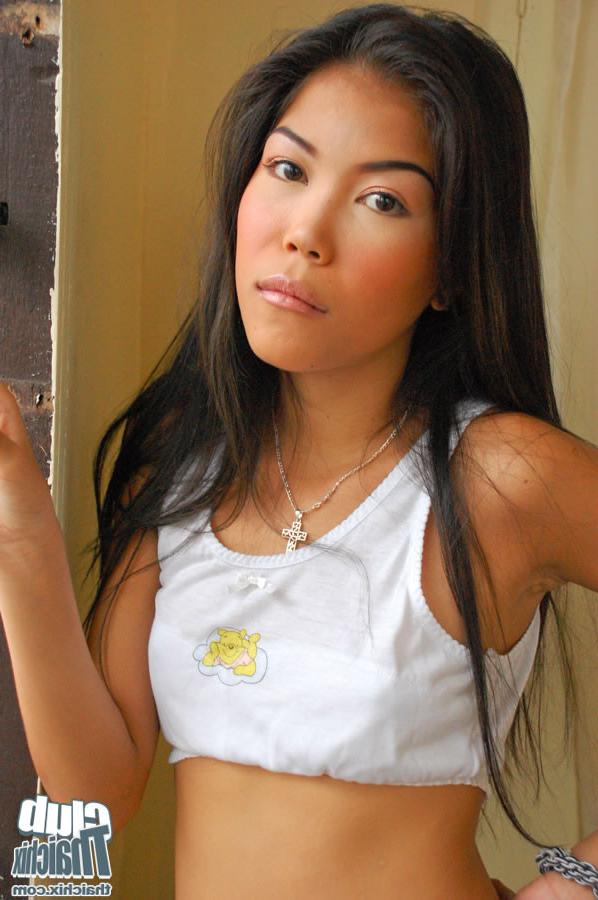 16P A slender thai babe fingering her shaven wet pussy