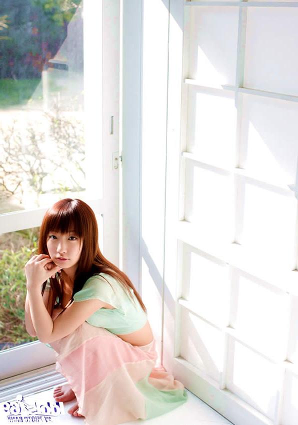 15P Japanese model showing off her gorgeous body