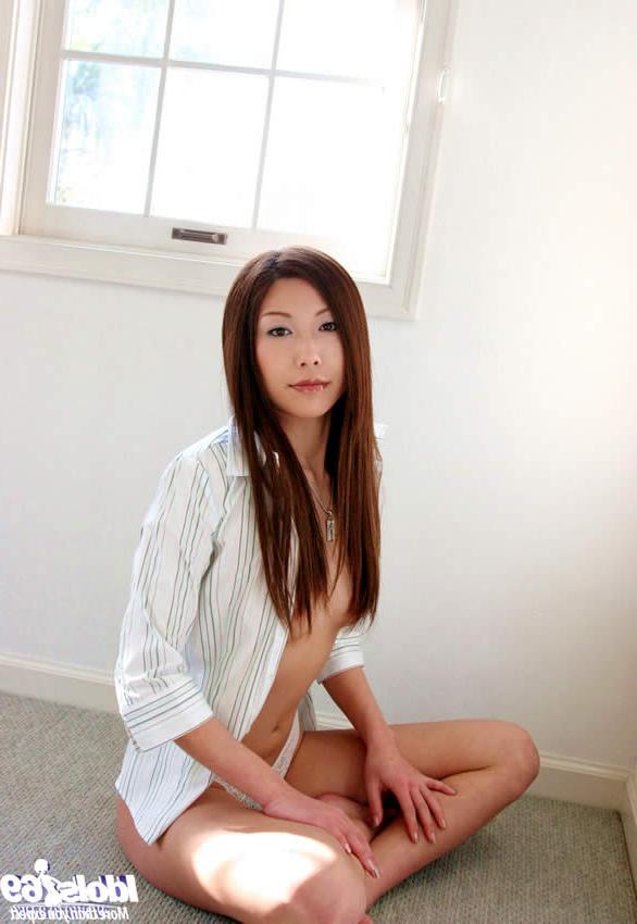 15P Sexy japanese girl with a tight little ass