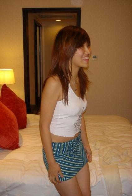 15P Amateur Asian teen girlfriend strips for facial in hotel room