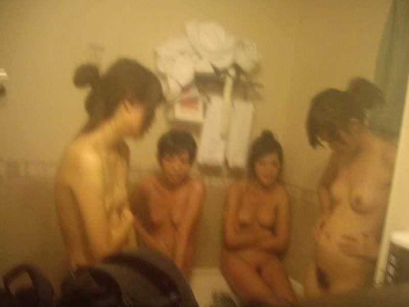 15P Amateur Asian teen girlfriends take homemade pix in hotel room