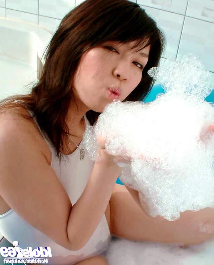 15P Cute japanese girl enjoying a bubble bath