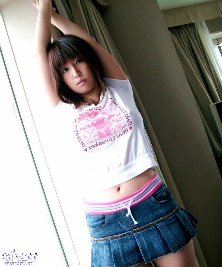 15P Big breasted japanese girl getting naked