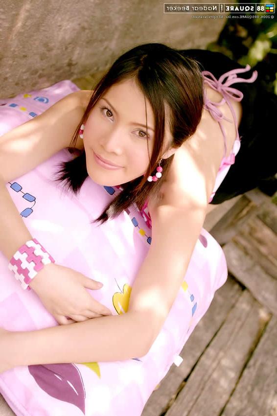 15P Beautiful thai model showing off her sexy soft body