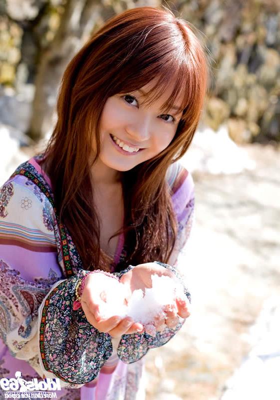 15P Sexy japanese girl taking her clothes off