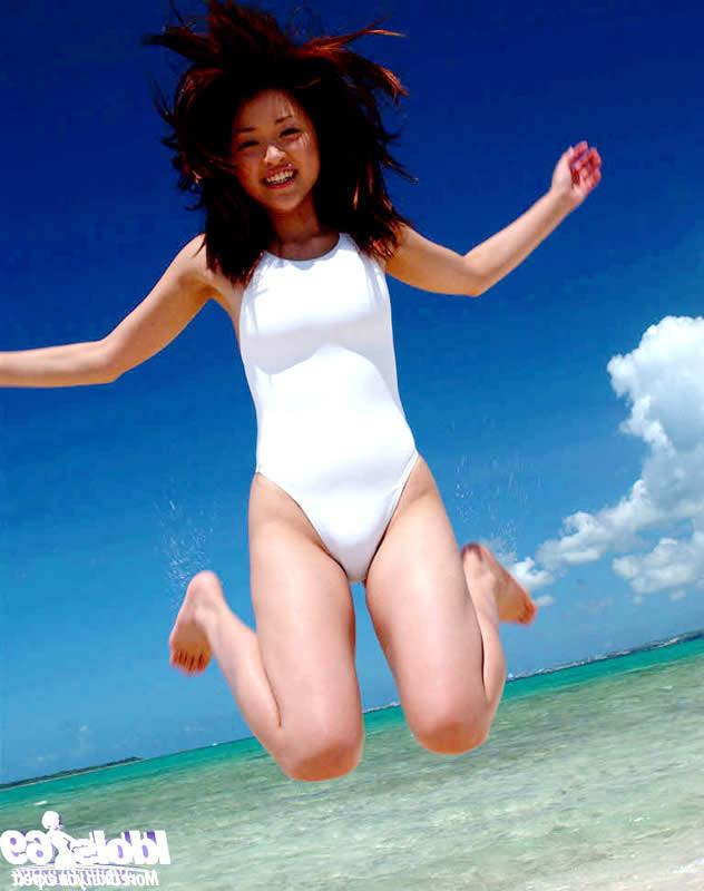 15P Japanese cutie posing naked on the beach