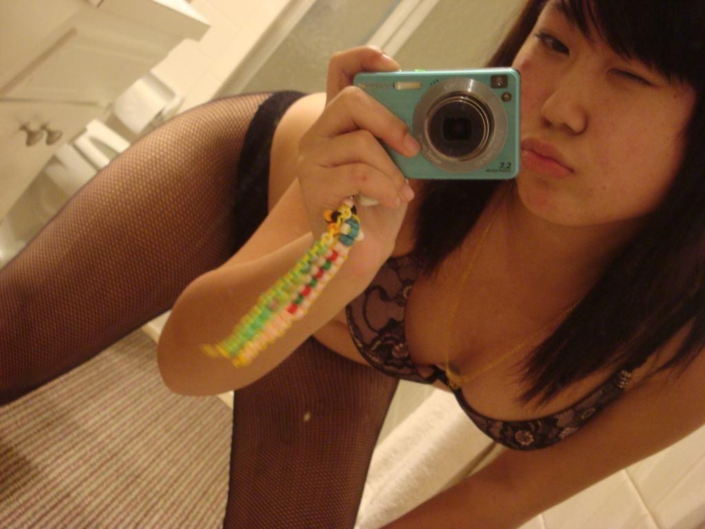 15P Amateur Asian girlfriend in glasses poses nude