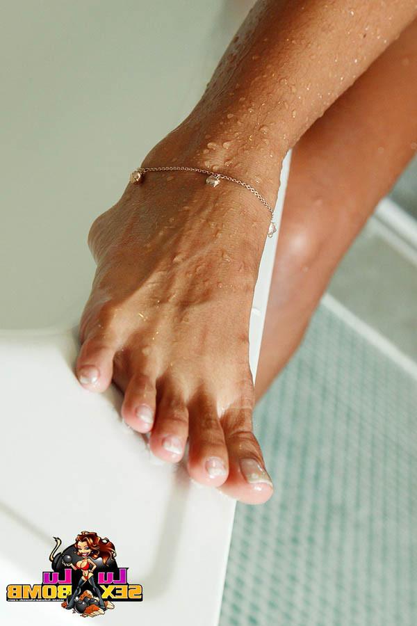 13P Lulu getting wet and wild in the shower