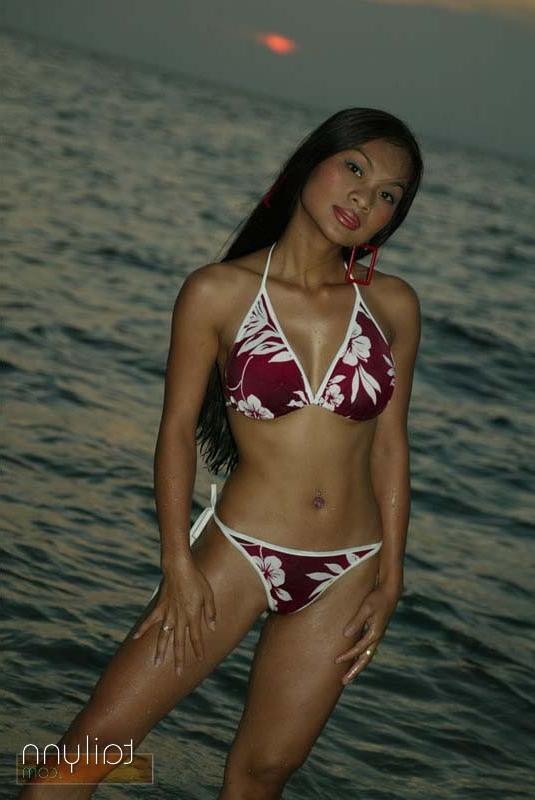 15P Sexy Tailynn stripping nude