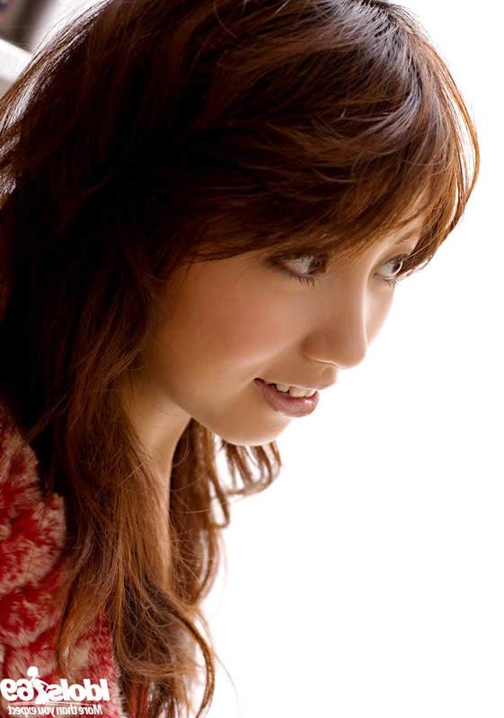 15P Japanese babe showing off her tight body