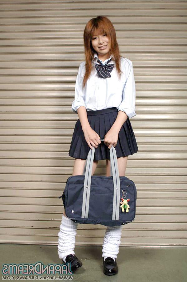 16P Japanese teen schoolgirl Hitomi upskirt shots