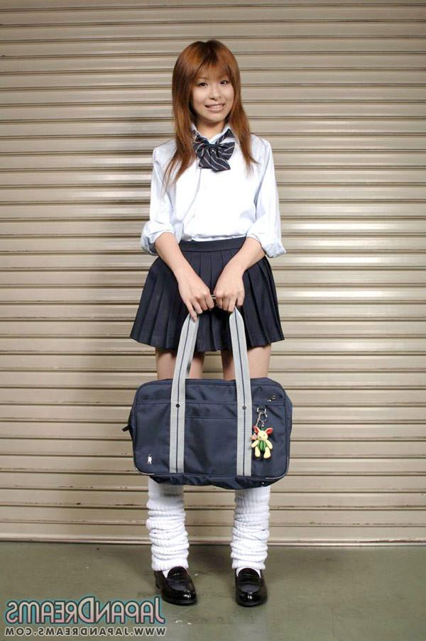 16P Japanese teen schoolgirl Hitomi upskirt shots