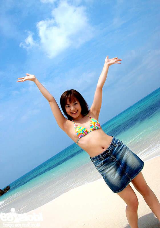 5P Beautiful japanese girl posing on a beach