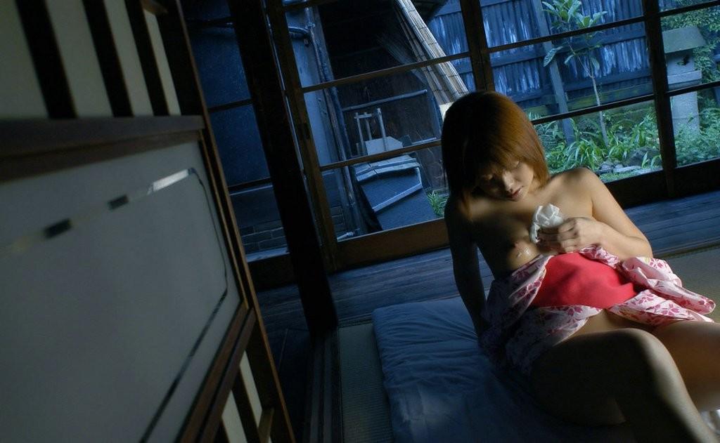 15P A cute Japanese AV idol in her kimono getting used in her room
