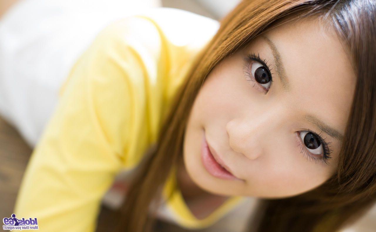 15P Naughty tiny Japanese hot babe not wearing panties