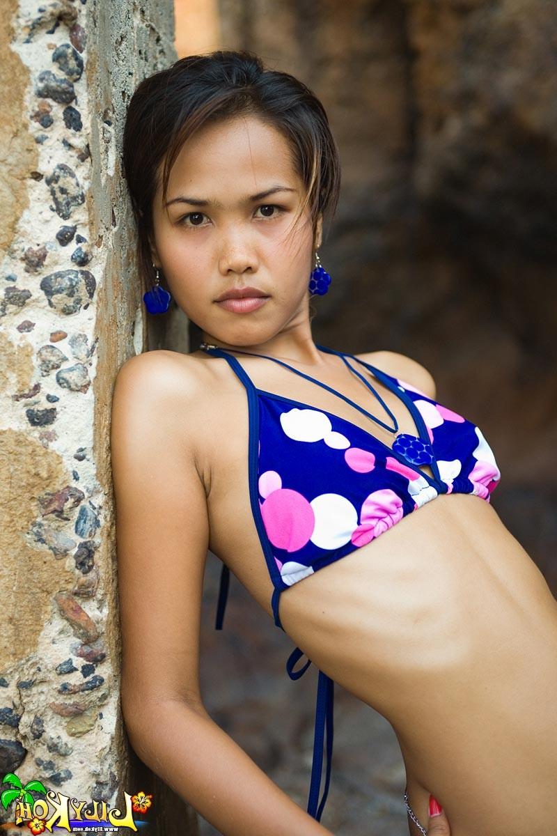 16P asian in bikini