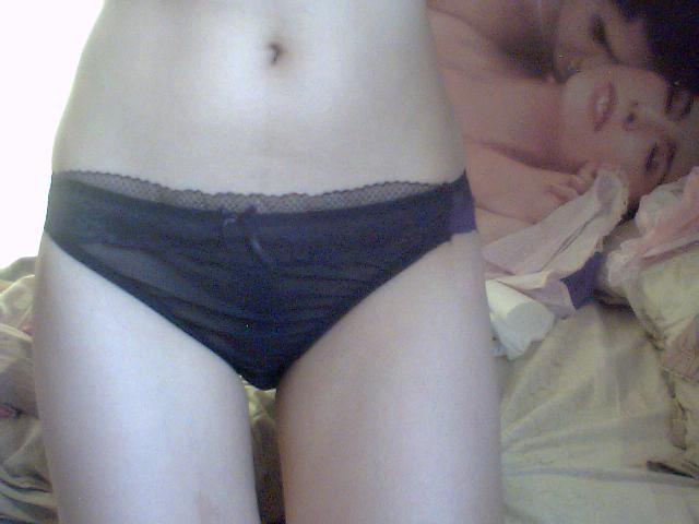 16P Amateur asian panties