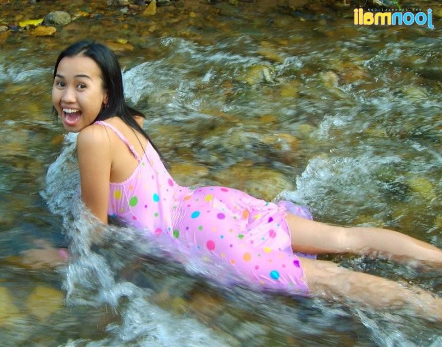 16P sweet thai honey exposing her pussy in a rushing river