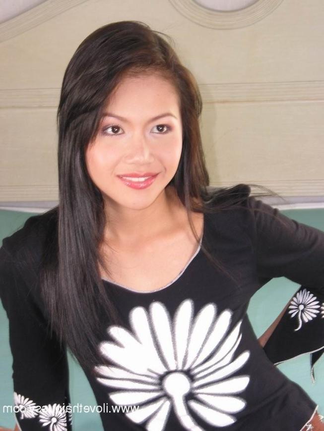 16P thai sweety spreading her tight wet pussy lips