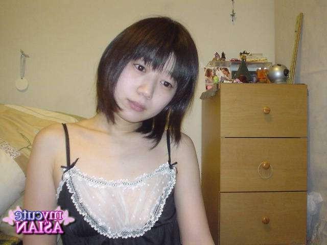 16P Japanese amateur gets her tight pussy banged