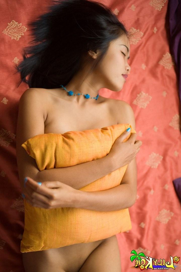 15P sweet thai chick naked and touching bare pussy