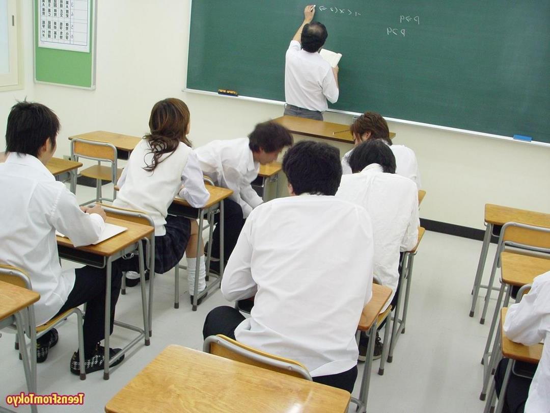 19P A japanese college cutie gangbanged by horny male students