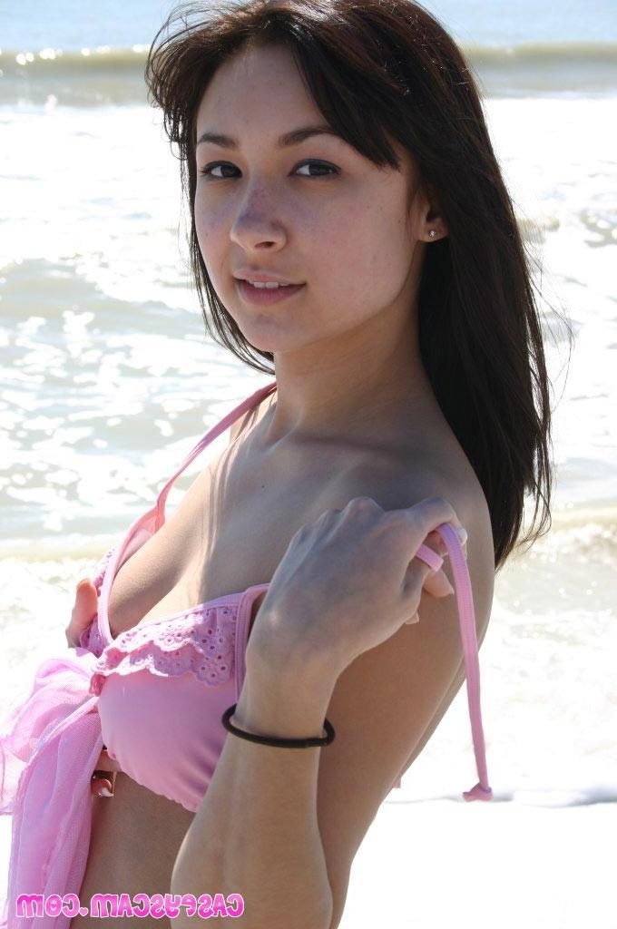 20P Big boob asian teen in bikini at beach