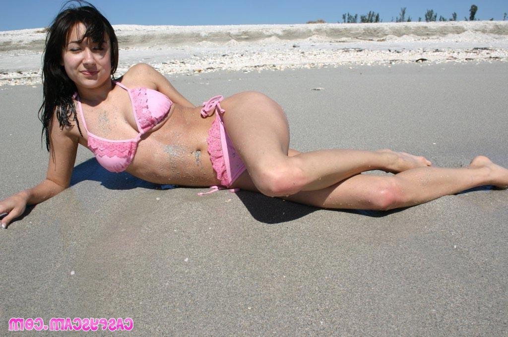 20P Big boob asian teen in bikini at beach