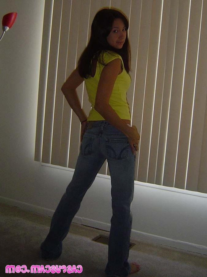 20P Busty asian teen showing her yellow bra