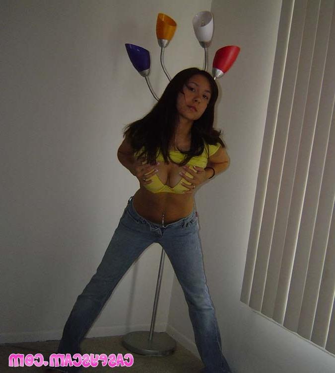 20P Busty asian teen showing her yellow bra