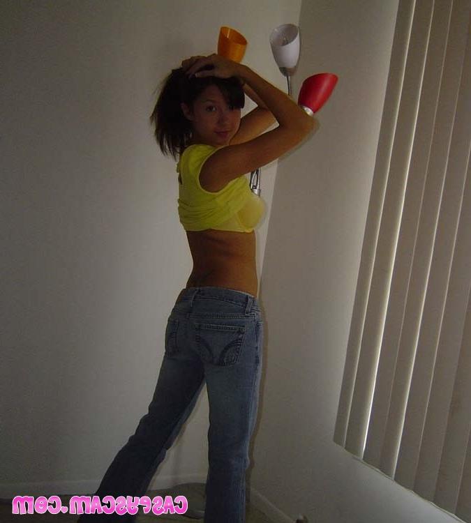 20P Busty asian teen showing her yellow bra