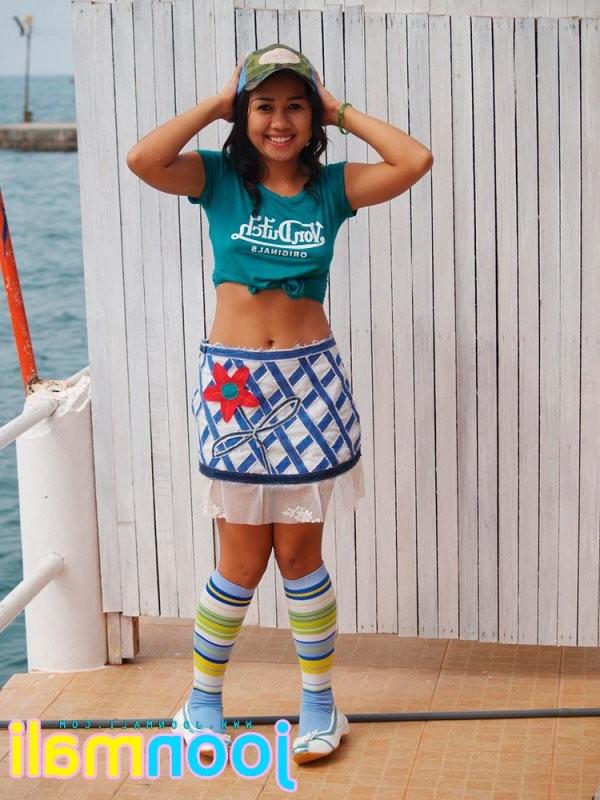 16P tasty asian thai teen flashing her tight pussy lips