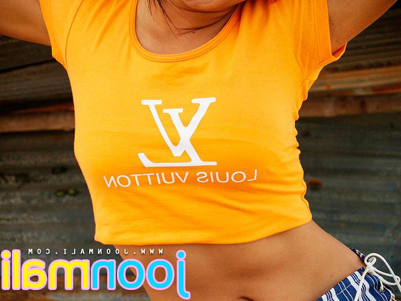 15P tight thai teen flashing her dark brown buns