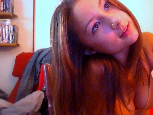16P Cute amateur asian teen in bra and panties