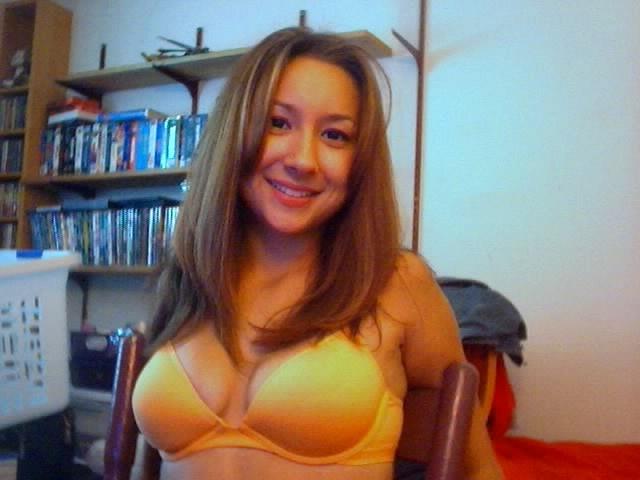 16P Cute amateur asian teen in bra and panties
