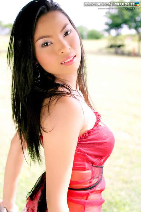 14P Beautiful asian teen posing outside