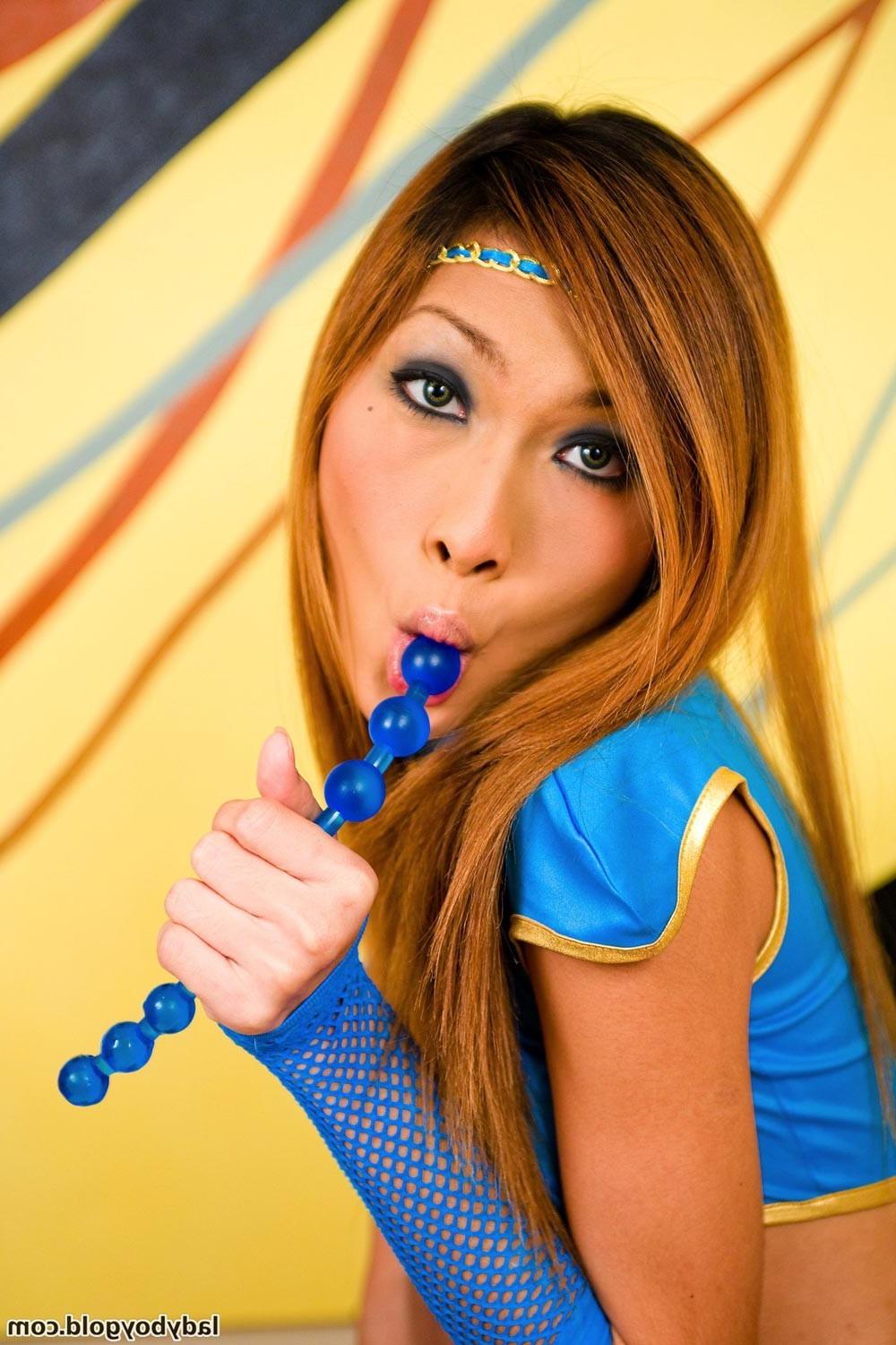 16P Futuristic ladyboy anal toying