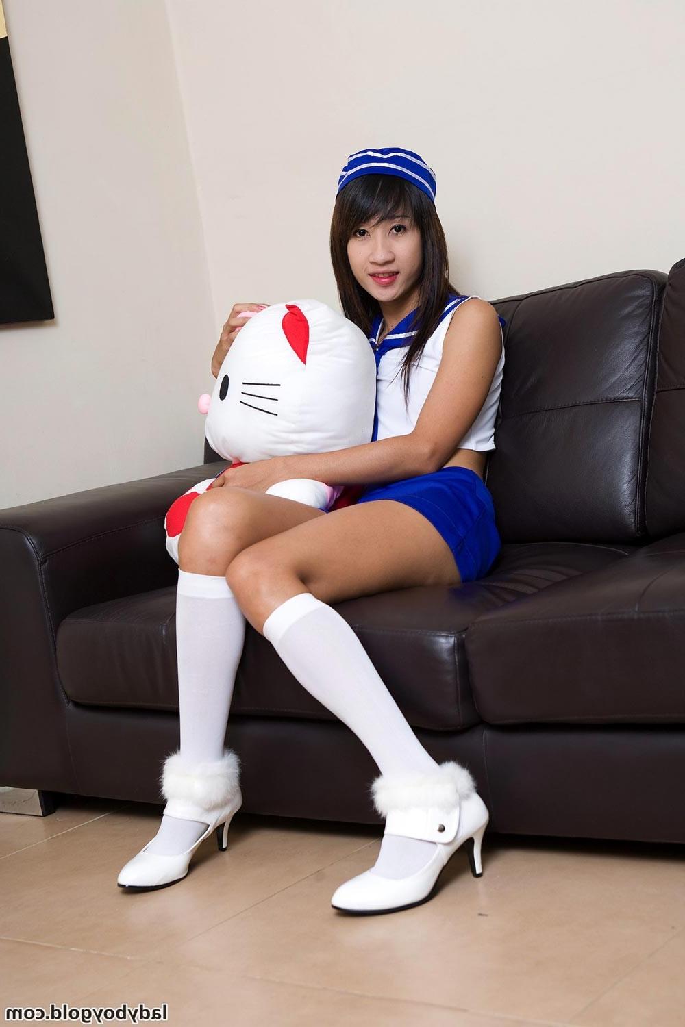 16P Asian ladyboy anime costume