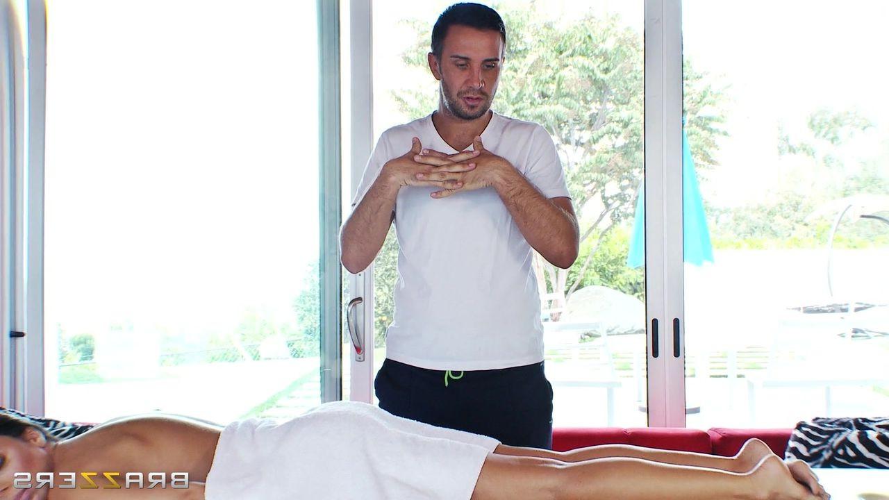 16P Tense babe Rachel Starr gets a massage and more